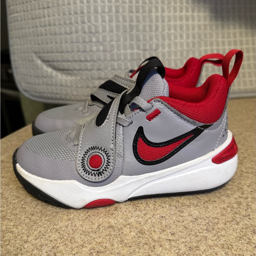 Nike Hustle D 11 basketball sneakers